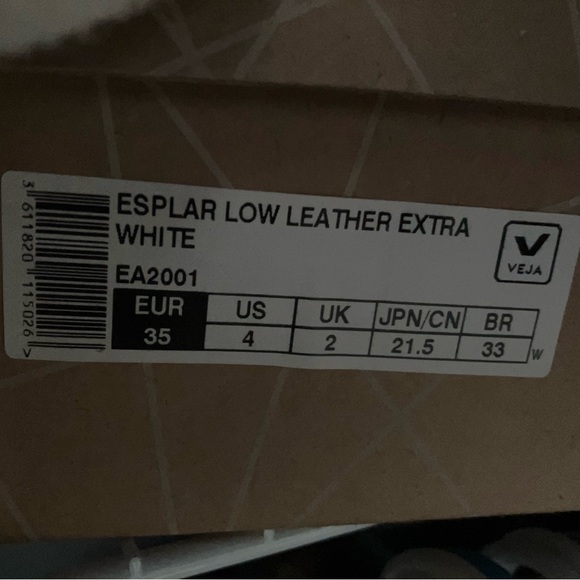 Veja esplar white shoes, size 4. - Picture 4 of 4
